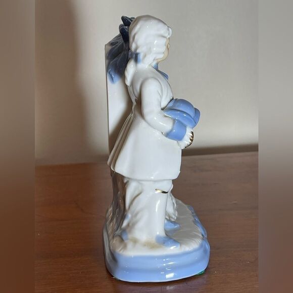 Vintage Victorian style mantle clock || Made in Japan || Blue and white doll - Picture 11 of 12